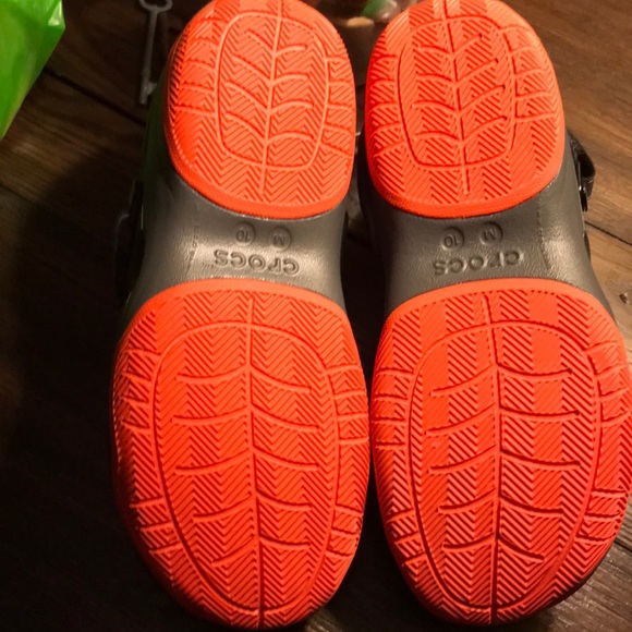 New  Deck 🐊 Crocs - Picture 4 of 8